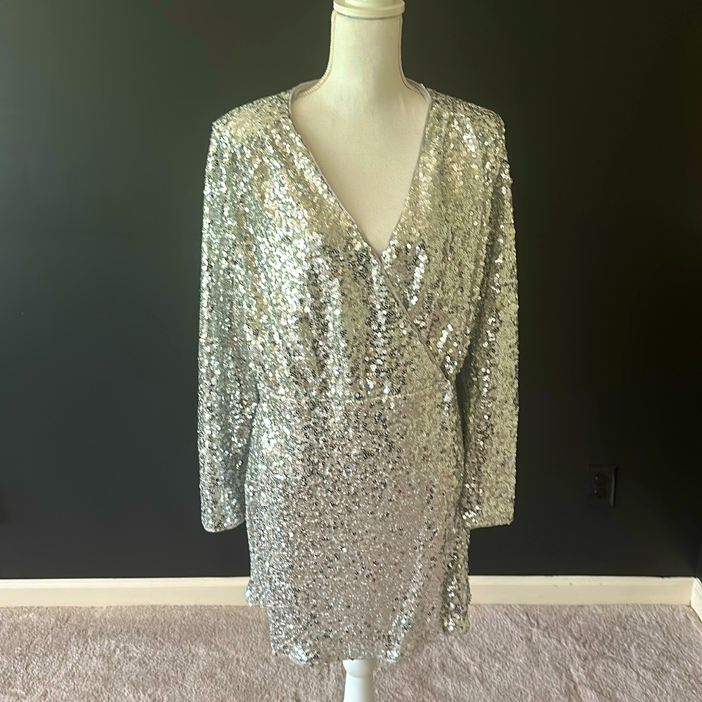 H&M Short dress in glittery, sequined mesh.